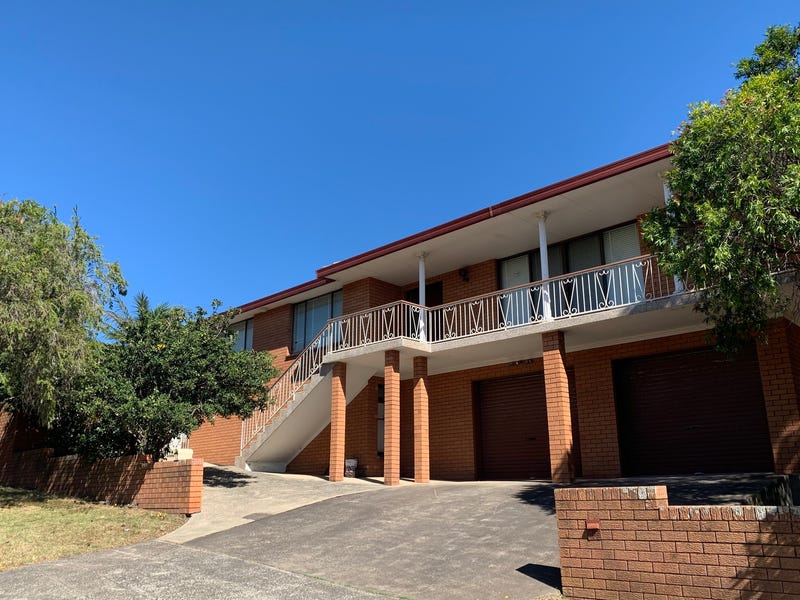 12 Loftus Drive, Barrack Heights, NSW 2528 12 Loftus Drive, Barrack Heights, NSW 2528