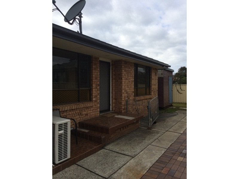 2/5 Lake Entrance Road, Warilla, NSW 2528