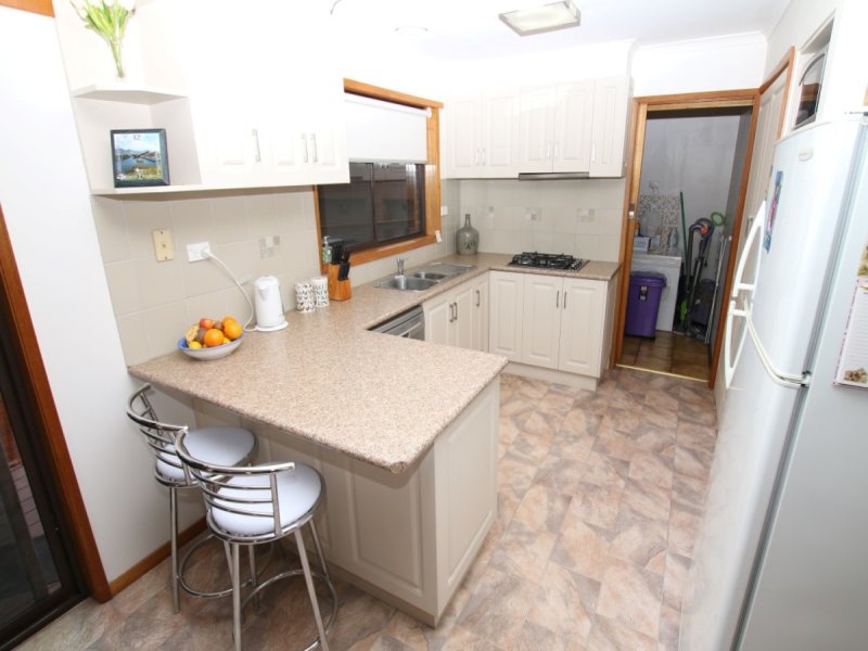 8 Gladstone Street, Warrnambool, Vic 3280 Property Details