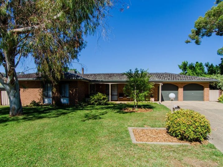 5 Wallis Place, Lake Albert, NSW 2650