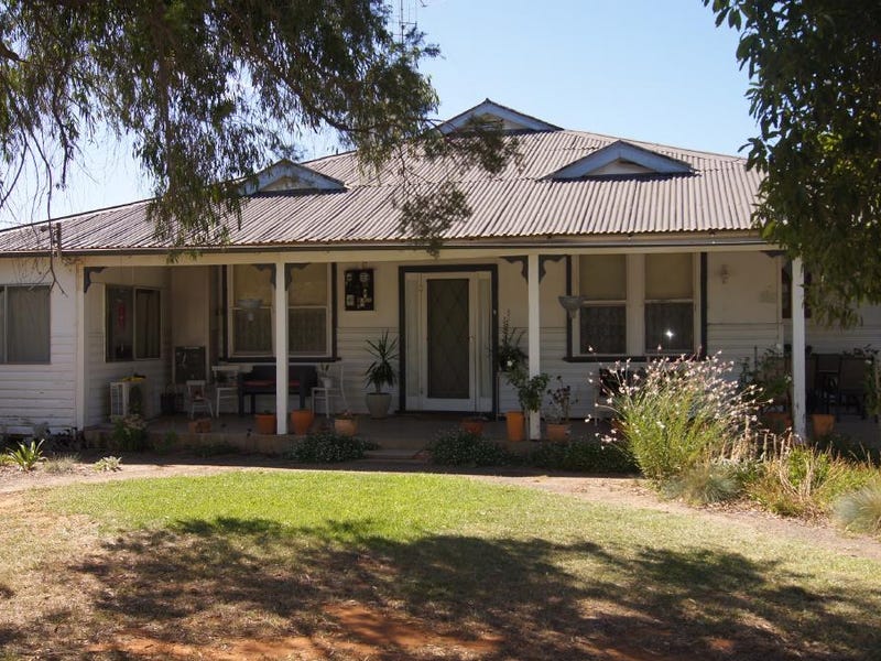 12 Denison Street, Finley, NSW 2713 Property Details