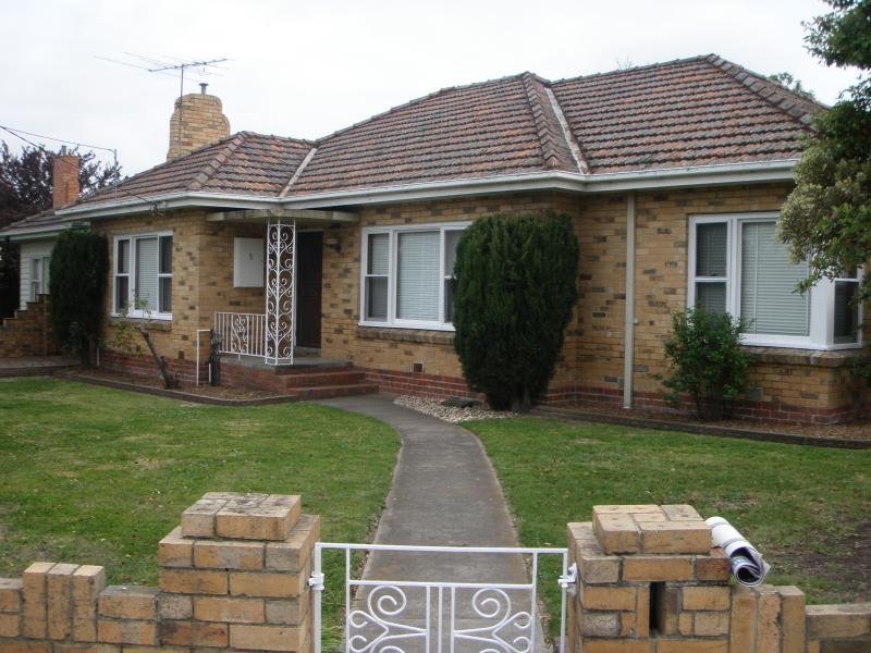 3 Deakin Street Bentleigh East Vic 3165