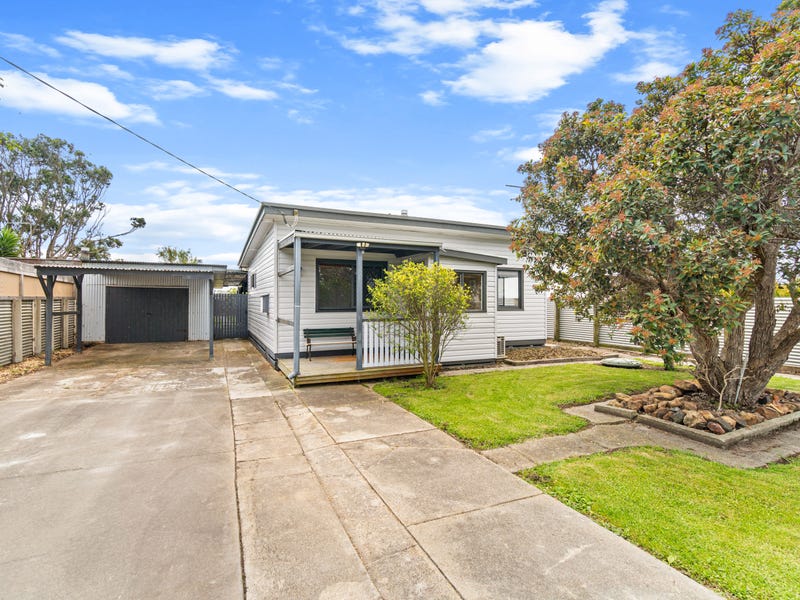 17 Davies Street, Seaspray, Vic 3851 House for Sale