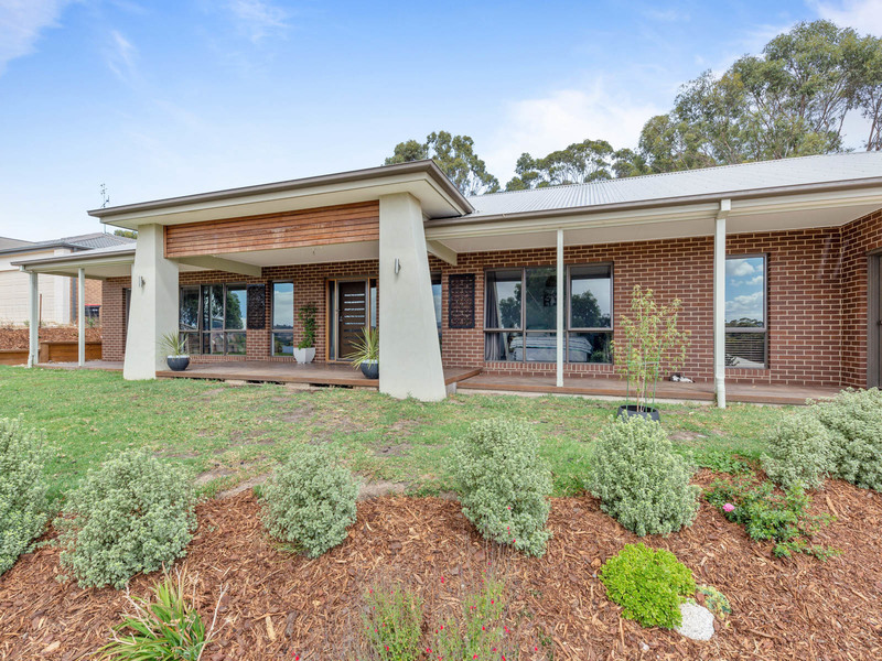 4 LAKE VIEW DRIVE, Broadford, Vic 3658 Property Details