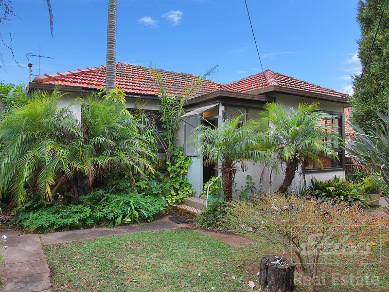 33 Emery Avenue, Yagoona, NSW 2199 Property Details