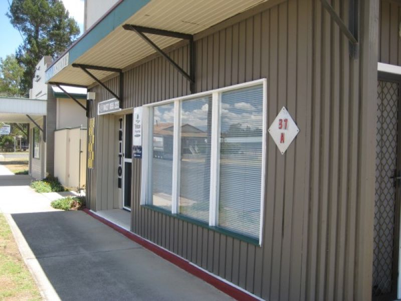 37 Taylor Street, Cecil Plains, QLD 4407