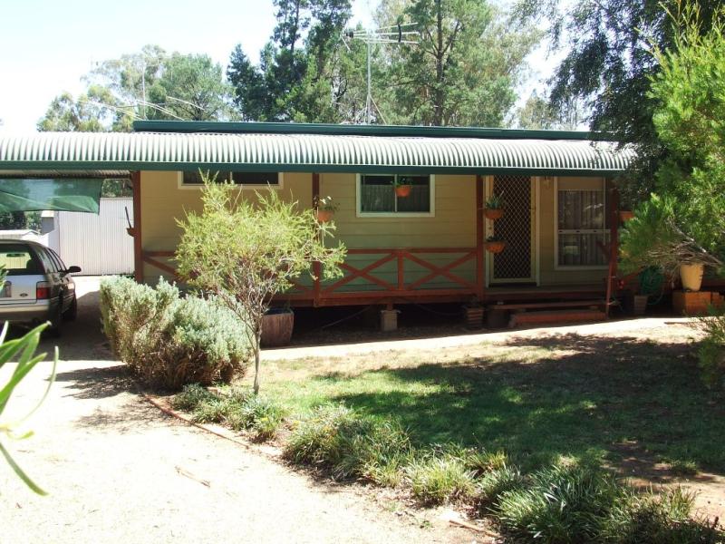 10 Dunrobin Street, Coolamon, NSW 2701 Property Details