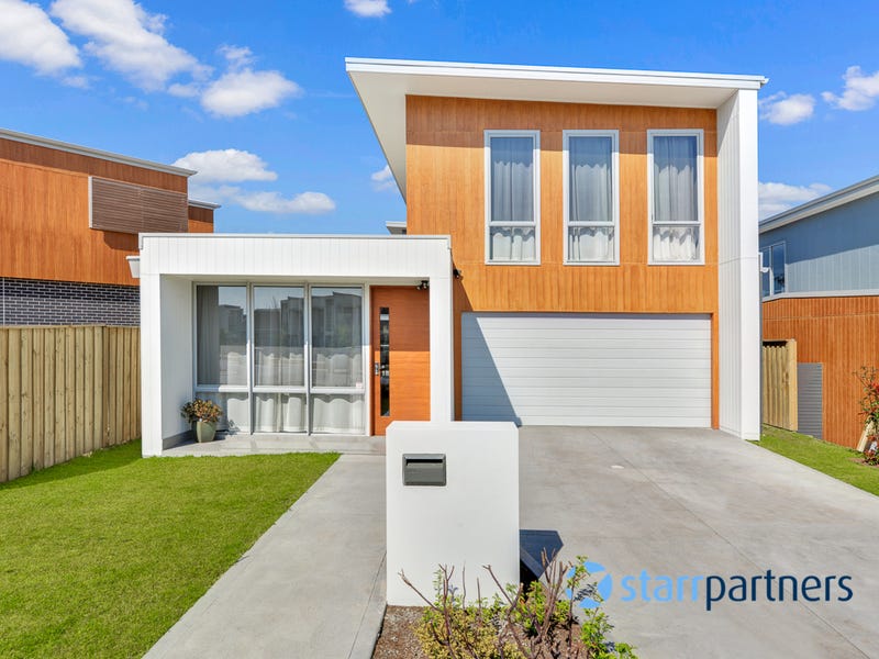 1 Pemberton Way, Gledswood Hills, NSW 2557