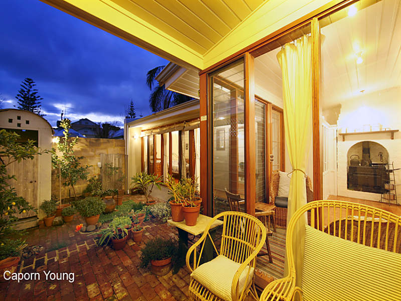 14 Crandon Street, Fremantle, WA 6160 Property Details