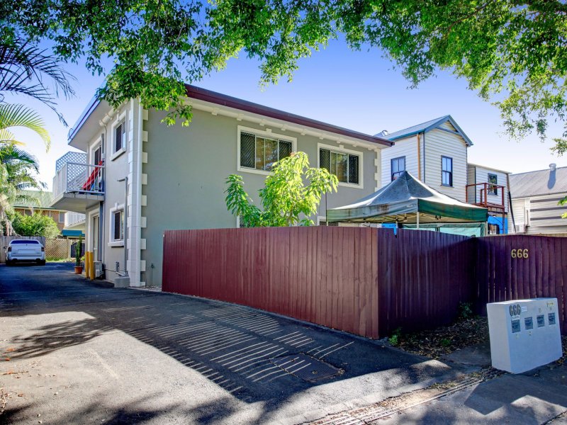 3/666 Kingsford Smith Drive, Hamilton, Qld 4007 Property Details