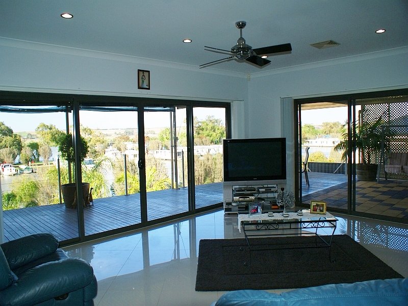 18 Riverglen Drive, White Sands, SA 5253