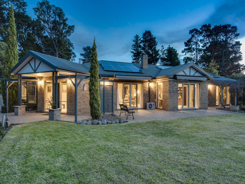 8 Rock Lodge Court, Frankston South, VIC 3199