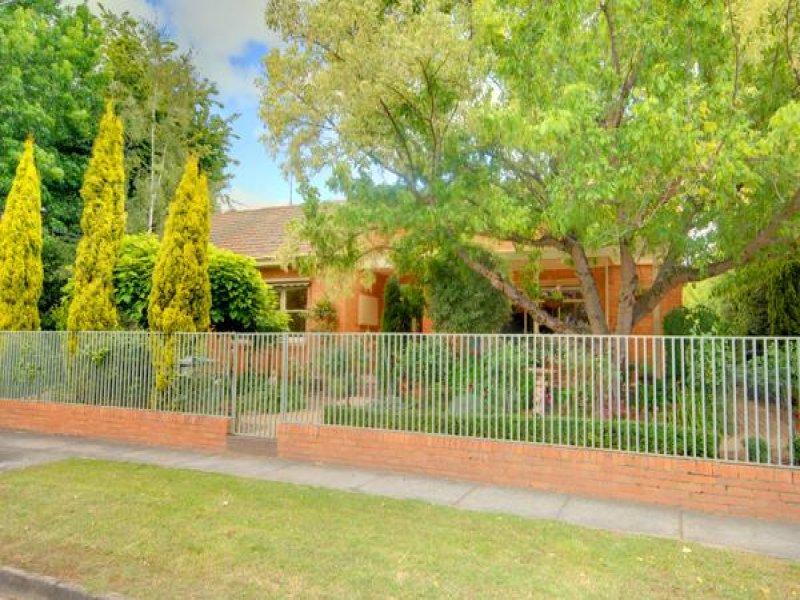 219 Drummond Street N, Lake Wendouree, VIC 3350