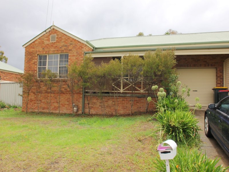 2/15 North Street, Thirlmere, NSW 2572 Property Details