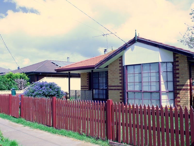 19 Westcott Parade, Rockbank, VIC 3335