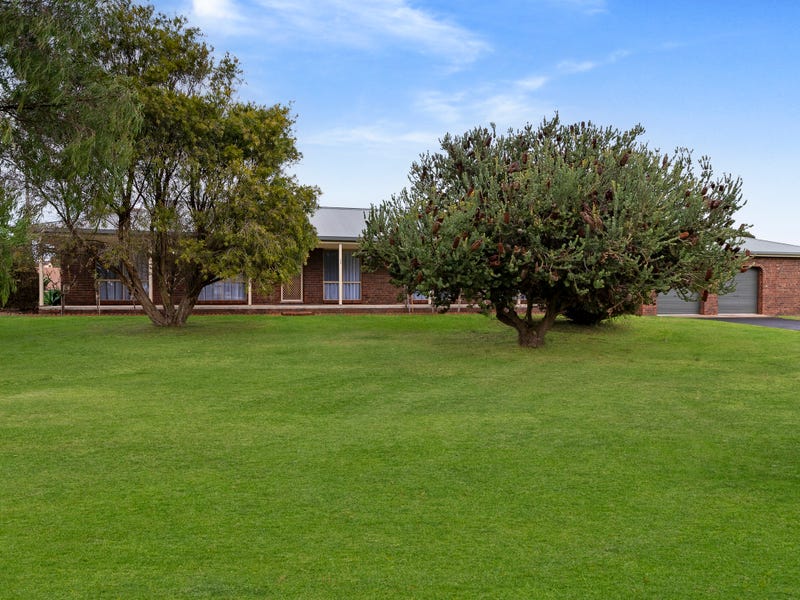 33 Clarke Street, Koroit, Vic 3282 Property Details