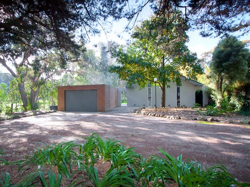 22 Waterfalls Road, Mount Macedon, VIC 3441