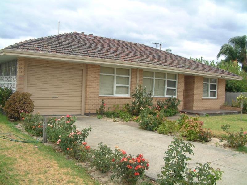 28 Roger St, Midland, WA 6056 Property Details