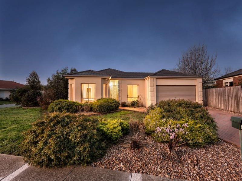 42 Wellesley Drive, Taylors Lakes, VIC 3038