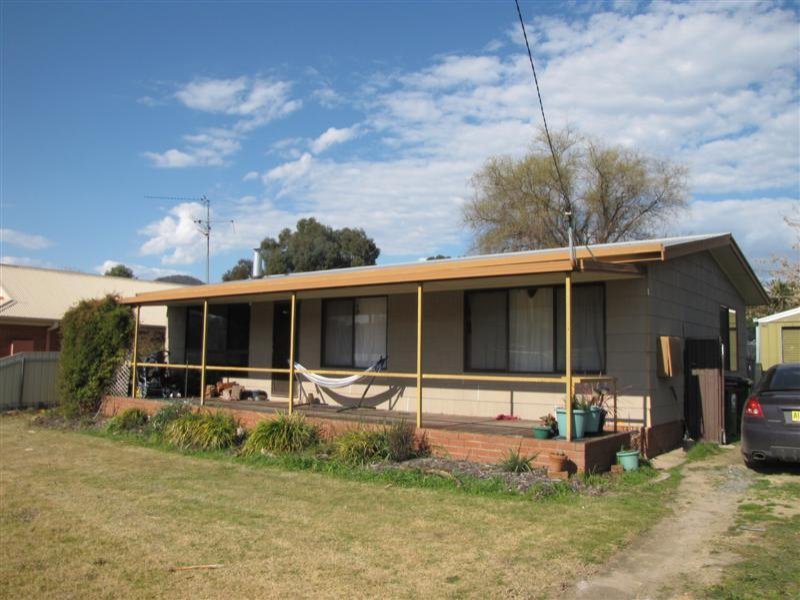 77 Lockhart Street, Adelong, NSW 2729 Property Details