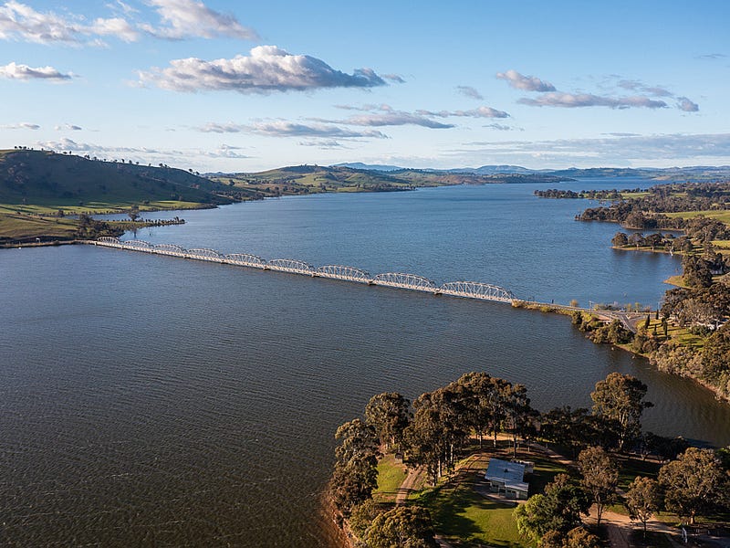 6 Hillcrest Avenue, Bellbridge, VIC 3691