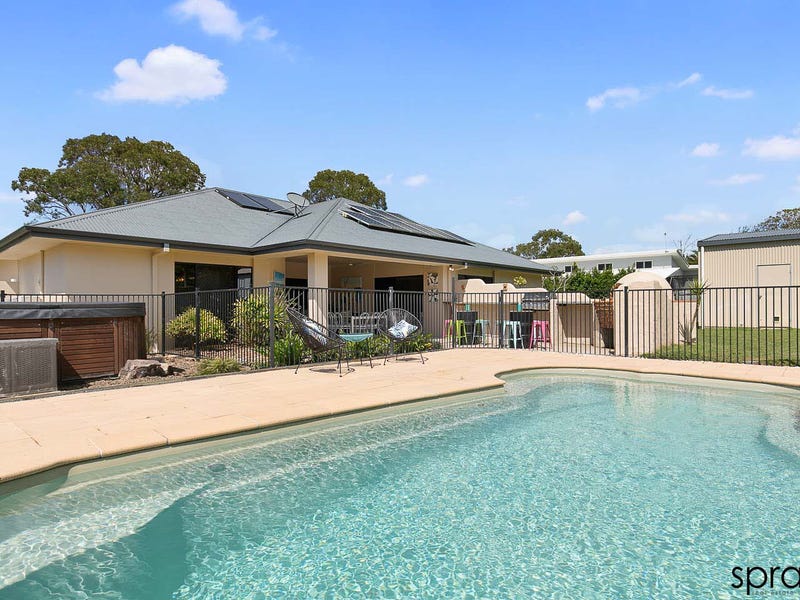 2/34 Hughes Road, Urangan, Qld 4655 Property Details