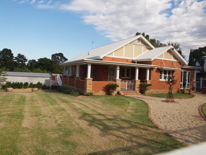 18 Roberts Street, Narrandera, NSW 2700