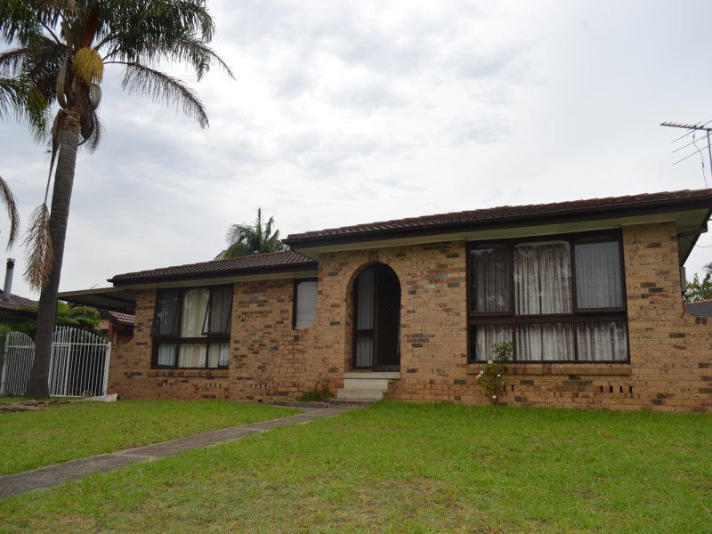 16 Maxwell Street, Macquarie Fields, NSW 2564