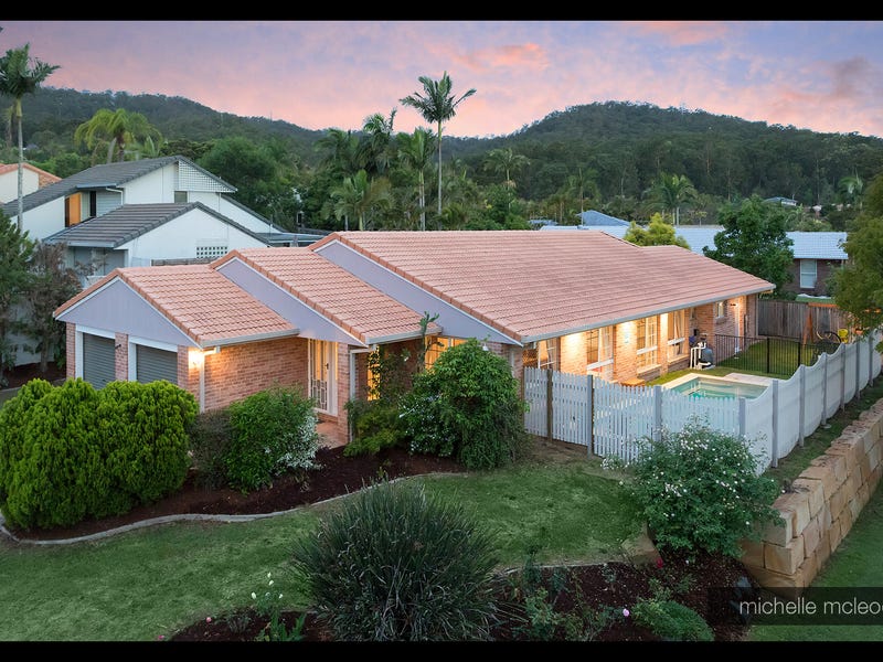 81 Greenford Street, Chapel Hill, QLD 4069