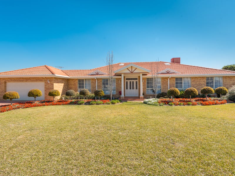 7 The Oaks, Hillside, Vic 3037 Property Details