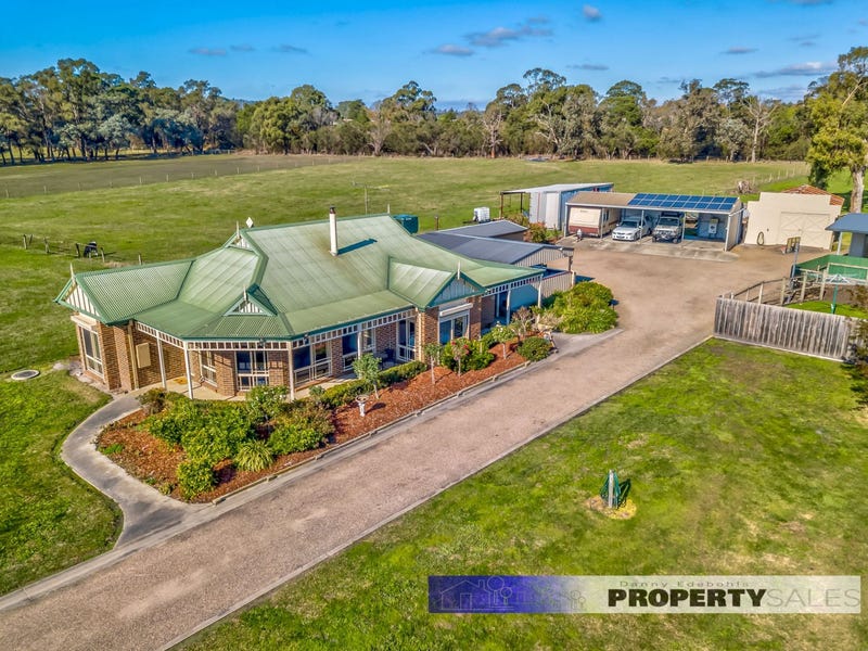 11 Thompsons Road, Newborough, VIC 3825