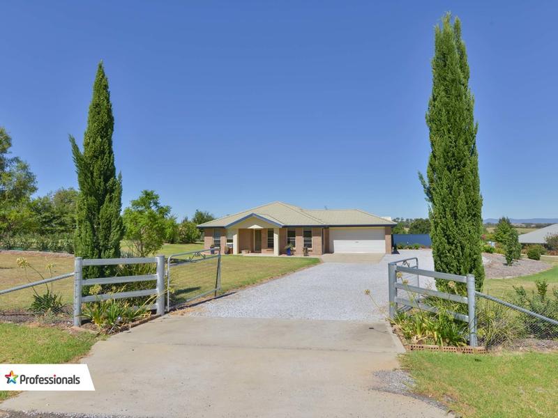 11 Daintree Circuit, Moore Creek, NSW 2340