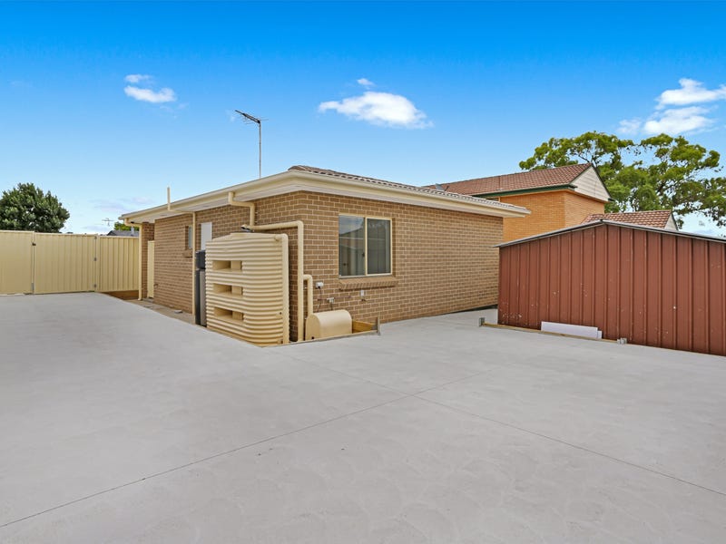 21A Stromeferry Cres, St Andrews, NSW 2566