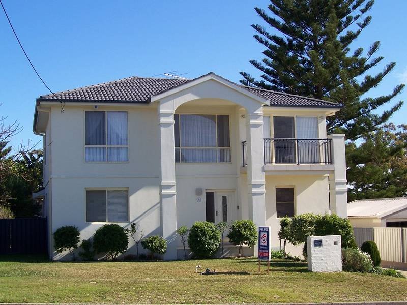 4 Caves Beach Road, Caves Beach, NSW 2281