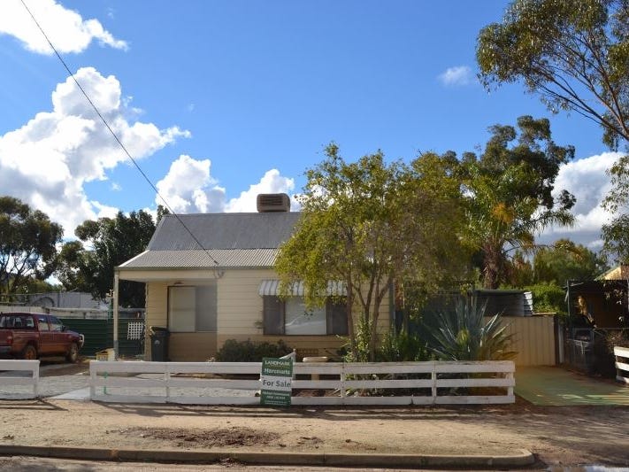 17 Leake Street, Kellerberrin, WA 6410