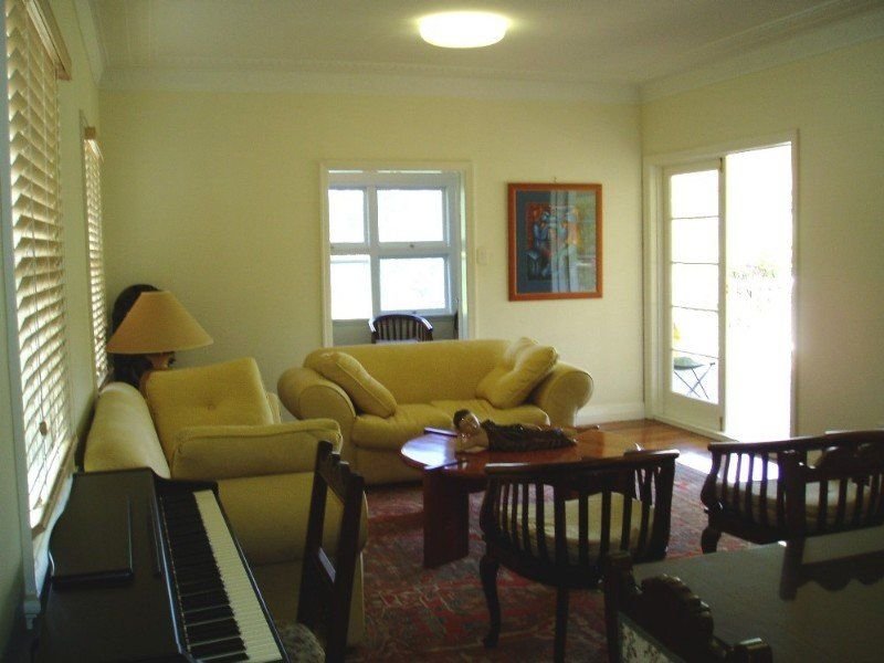 10 Camira Street, St Lucia, QLD 4067