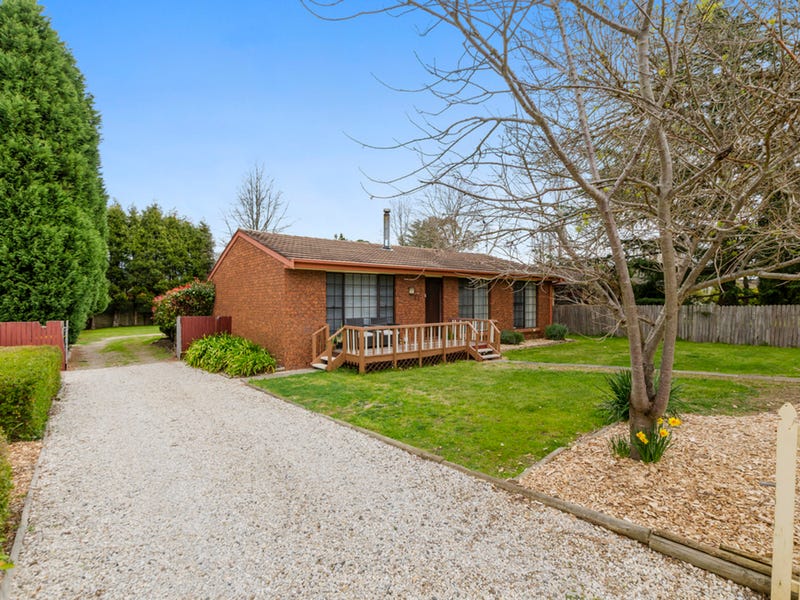 17 Thompson Street, Bowral, NSW 2576 Property Details