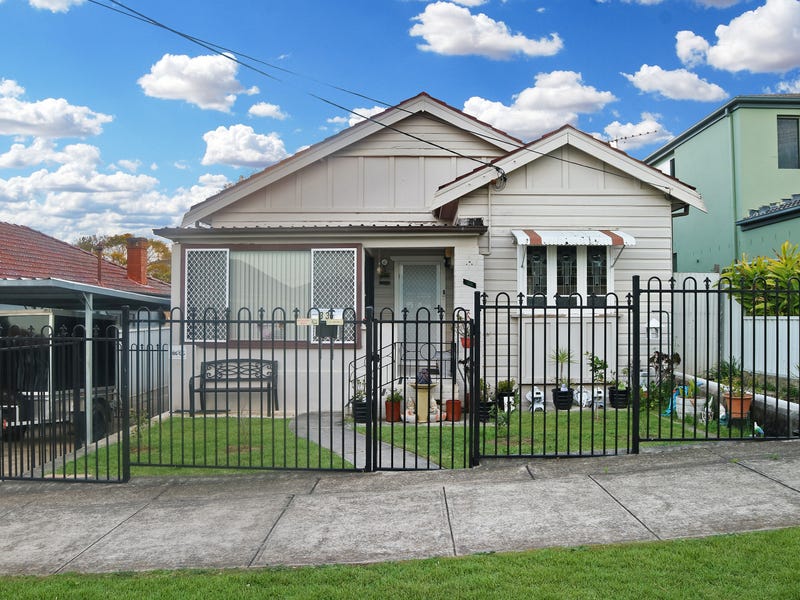 33 Botany Street, Carlton, NSW 2218 Property Details