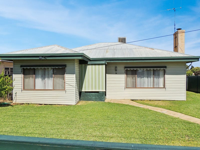 94 Stradbroke Avenue, Swan Hill, VIC 3585