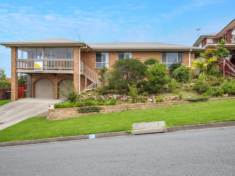 7 Hillcrest Rise, Lakes Entrance, Vic 3909 House for Sale