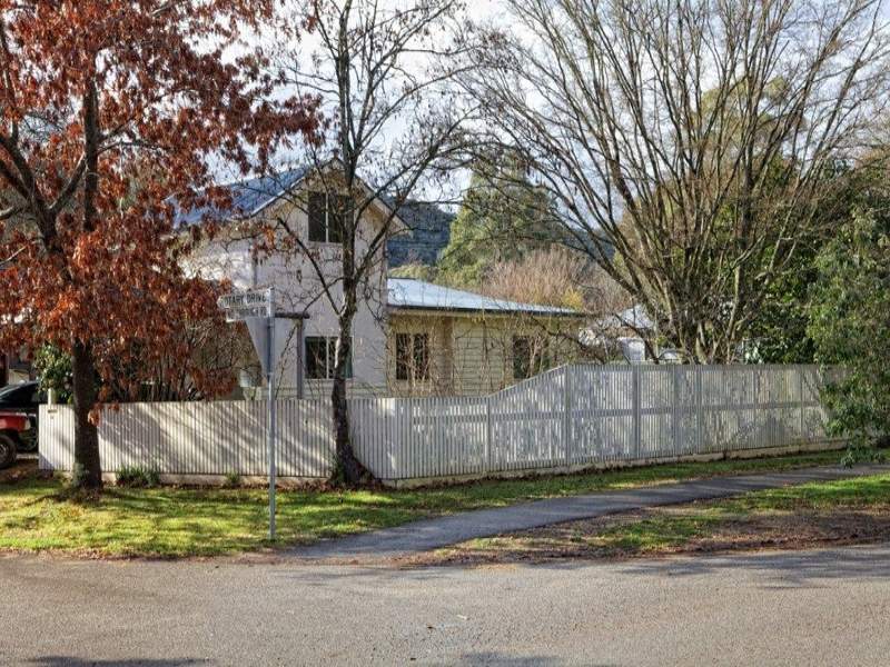 51 Cobden Street, Bright, Vic 3741 Property Details