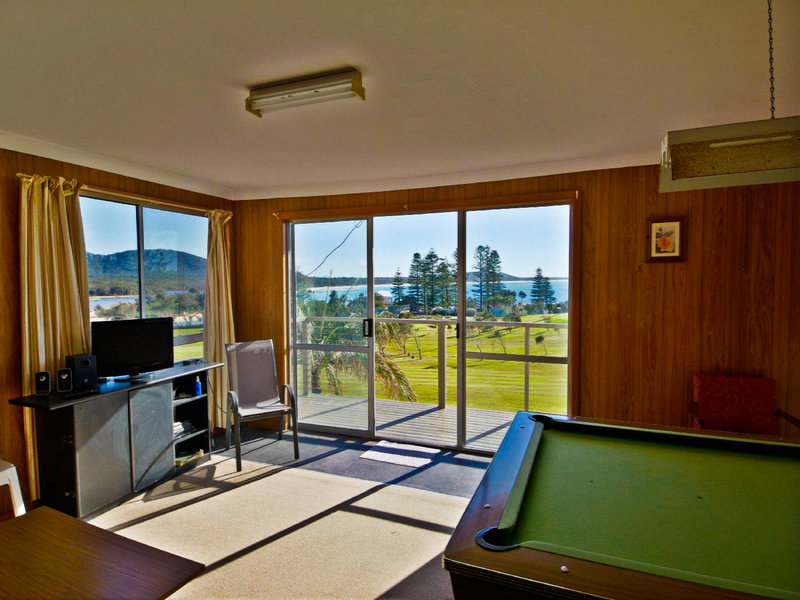 12 Rankine Street, Crescent Head, NSW 2440