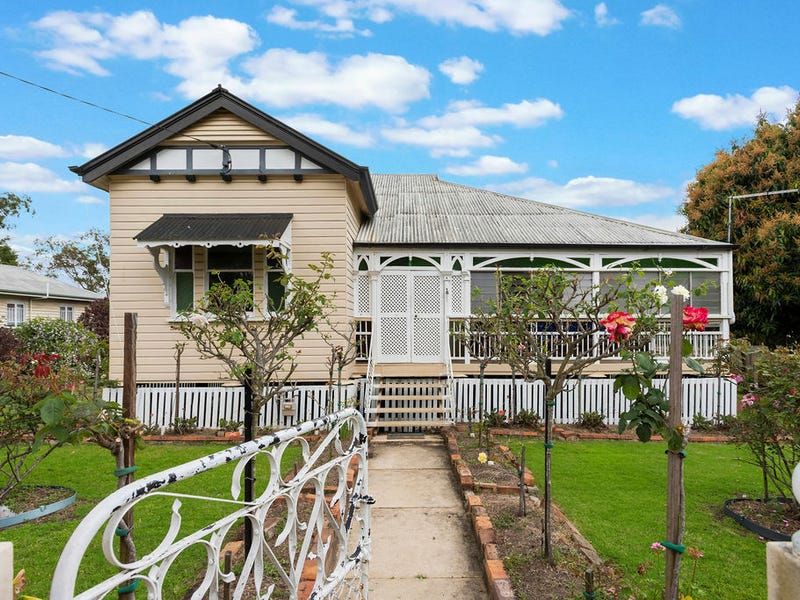 12 Barrett Street, East Ipswich, QLD 4305