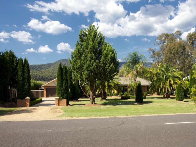 29 Station Street, Porepunkah, Vic 3740 Property Details