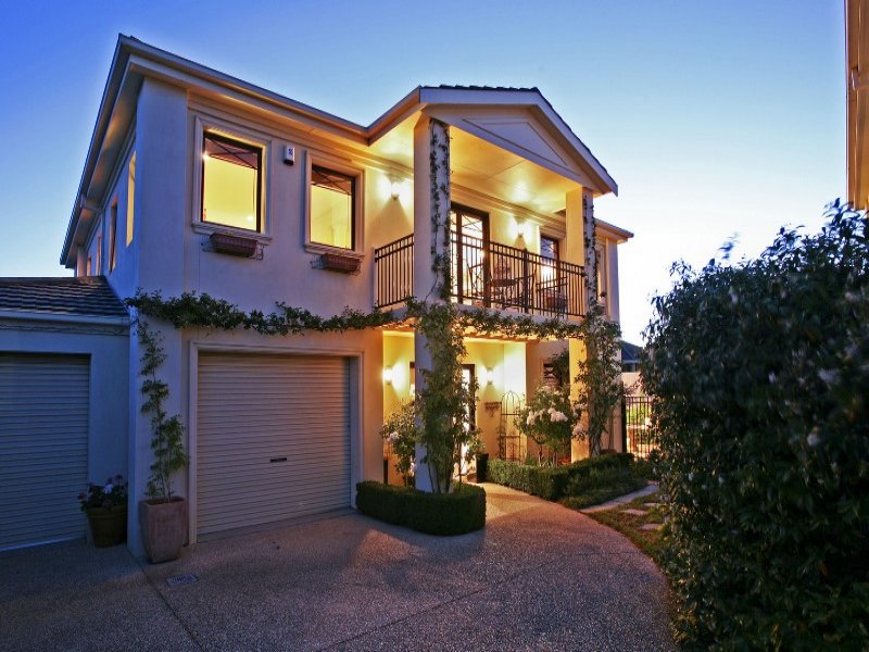 2/4 St Crt, Highton, Vic 3216 Property Details