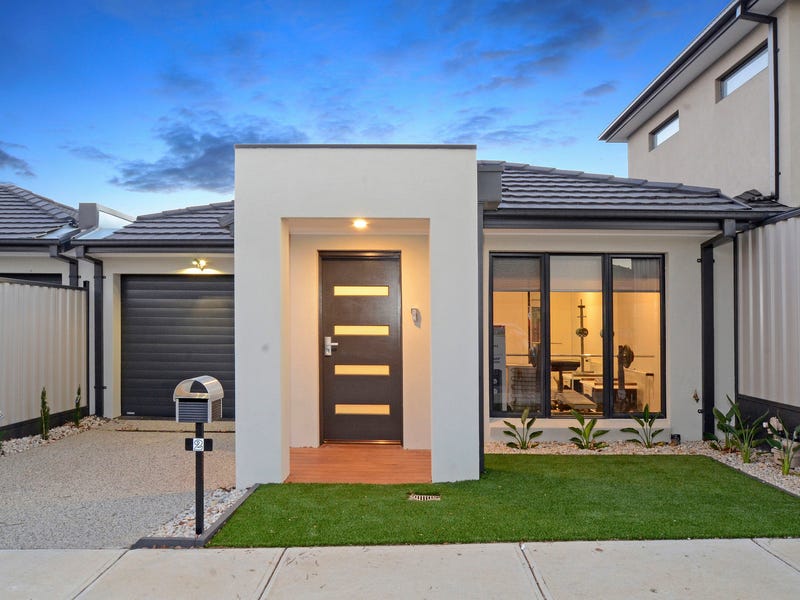 2-mountbatten-way-sydenham-vic-3037-realestate-au