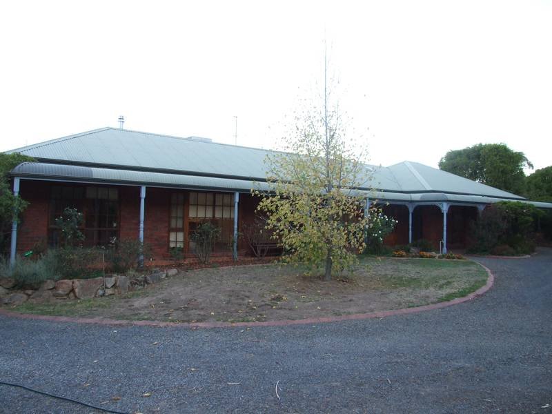 Property 105682464, Glenrowan, Vic 3675 Property Details