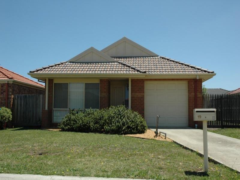 19 Grand Arch Way, Berwick, VIC 3806