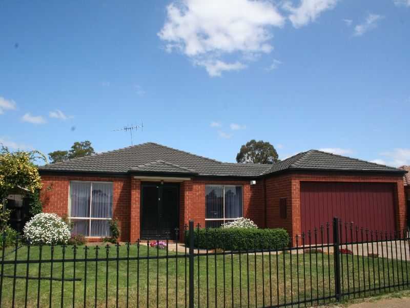 17 Moodie Street, Melton South, VIC 3338