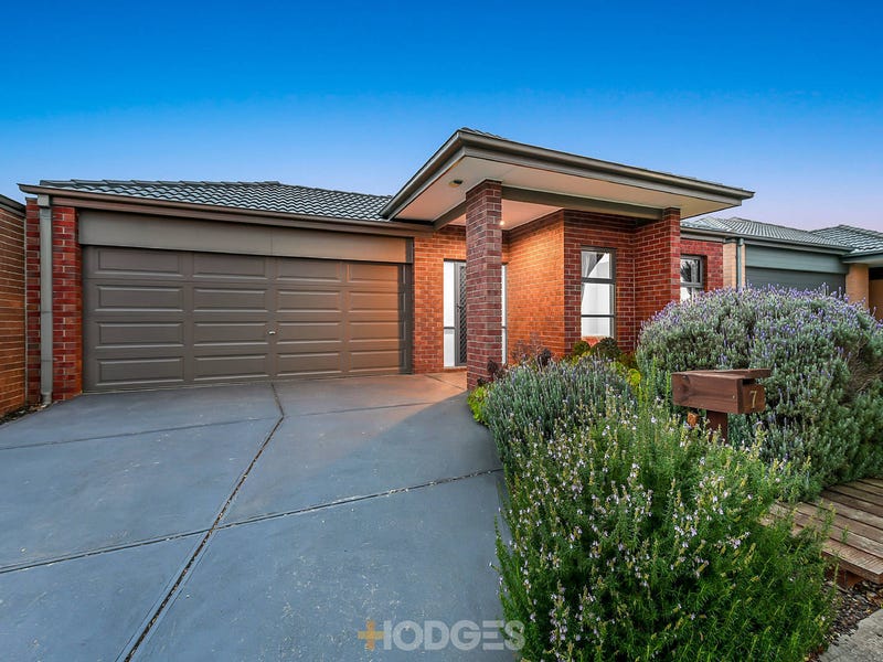 7 Lusitano Way, Clyde North, Vic 3978 House for Sale